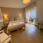Alojamento de Acomodação e Pequeno-almoço Casa Al Vicolo 2 4*
