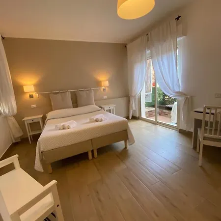 Alojamento de Acomodação e Pequeno-almoço Casa Al Vicolo 2 4*