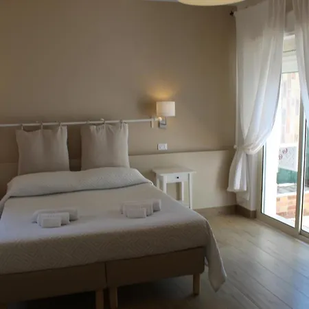 Alojamento de Acomodação e Pequeno-almoço Casa Al Vicolo 2 4*