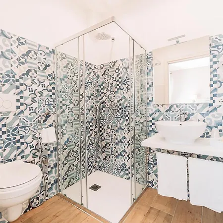 Alojamento de Acomodação e Pequeno-almoço Casa Al Vicolo 2 4*