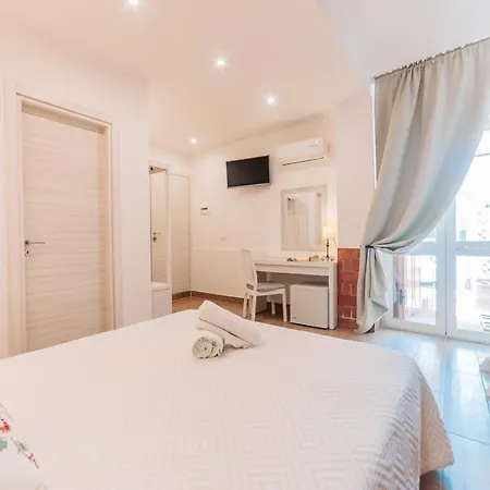 Alojamento de Acomodação e Pequeno-almoço Casa Al Vicolo 2 4*