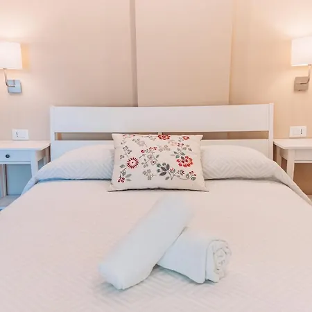 Alojamento de Acomodação e Pequeno-almoço Casa Al Vicolo 2 4*