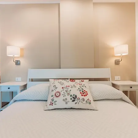 Alojamento de Acomodação e Pequeno-almoço Casa Al Vicolo 2 4*